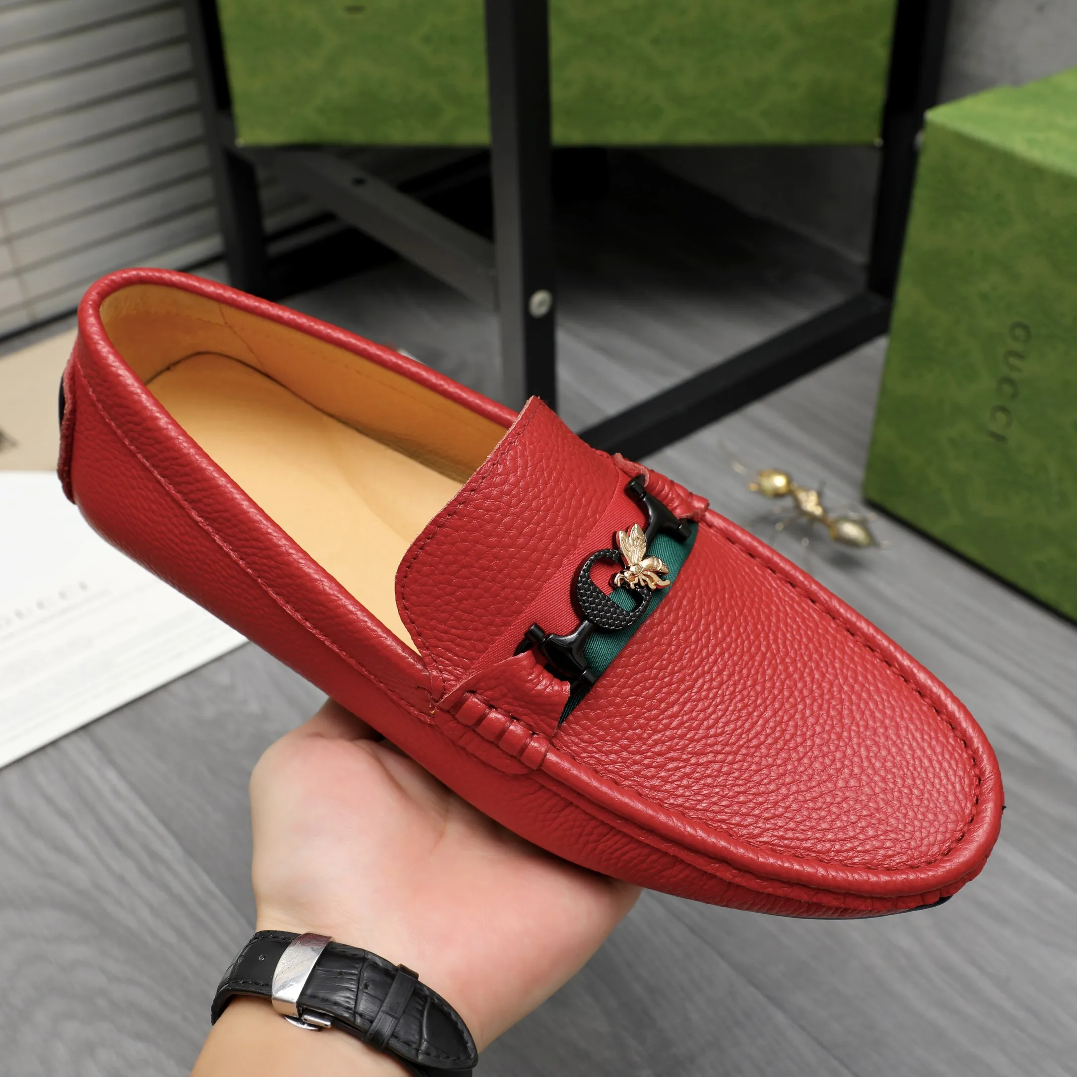 Men's shoes 💰360 Product trademark: GUCCI "Gucci" casual slip-on men's shoes Regular size: 38-45 Product materials: Selected pebbled cowhide upper, pigskin lining, rubber outsole